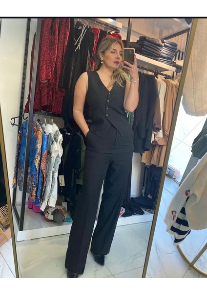 Siyah Yelekli Takım