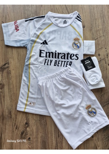 Real Madrid Mbappe 10 Numara 2025/26 Yeni Sezon Çocuk Forma Takımı 4'lü Set Çorap+Bileklik Hediye fırsatları