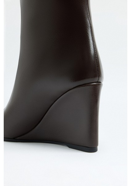 Çizme 2517 - Sivri Burun Dolgu Topuk Acı Kahve Kadın Çizme