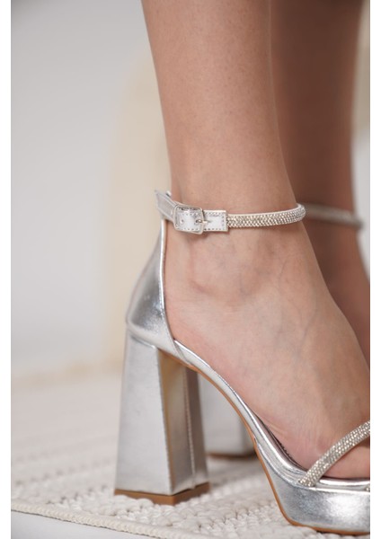 Modaserdem Blaire Kadın Gümüş Topuklu Sandalet modelleri