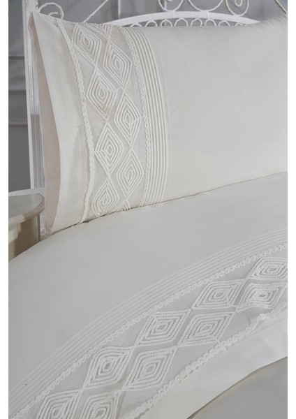 Verona Fransız Dantelli Çift Kişilik Nevresim Takımı Krem fırsatları