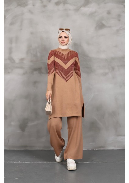 V Desenli Simli Triko Takım Pantolonlu Tunik