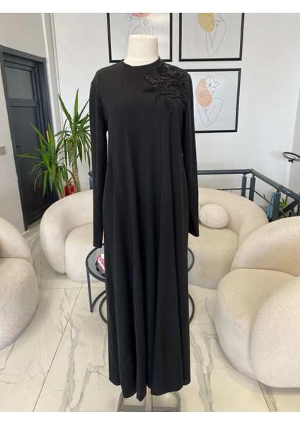 Omzu Işli Elbise