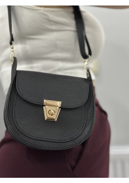 Klasik Kapaklı Siyah Cilt Çanta