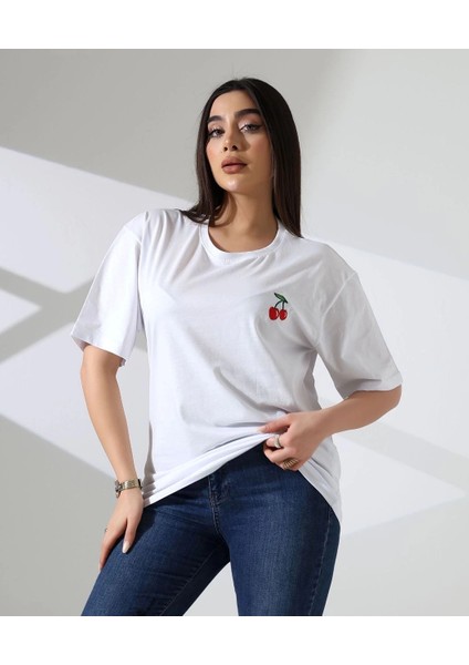 Kiraz Işlemeli Tişört