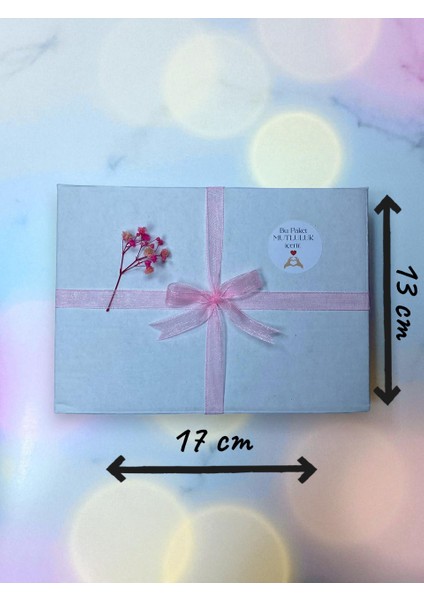 Iyi Ki Varsın Hediye Kutusu – Kalpli Kolye, Işıklı Kar Küresi, Peluş Ayıcık ve Dilek Şişesi indirimleri