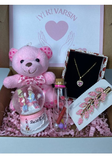 Iyi Ki Varsın Hediye Kutusu – Kalpli Kolye, Işıklı Kar Küresi, Peluş Ayıcık ve Dilek Şişesi
