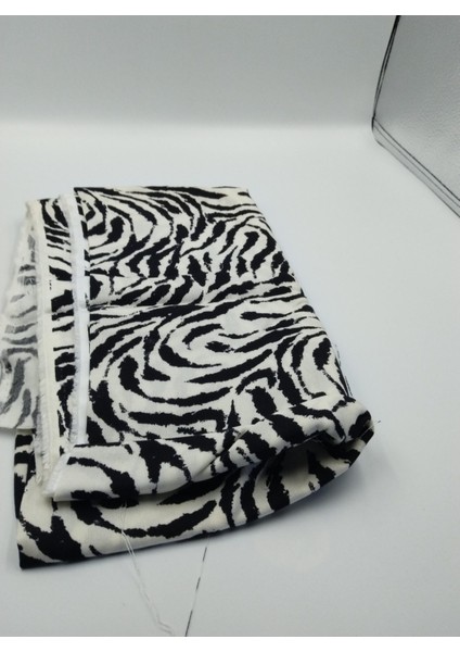 Siyah Beyaz Zebra Baskılı Pamuk‑viskoz Kumaş – Hafif & Yumuşak |150 cm Genişlik – ELNV66 fiyatları