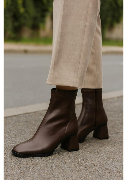 Kadın Küt Burunlu Topuklu Kadın Streç Bot modelleri