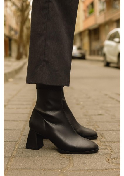 Kadın Küt Burunlu Topuklu Kadın Streç Bot