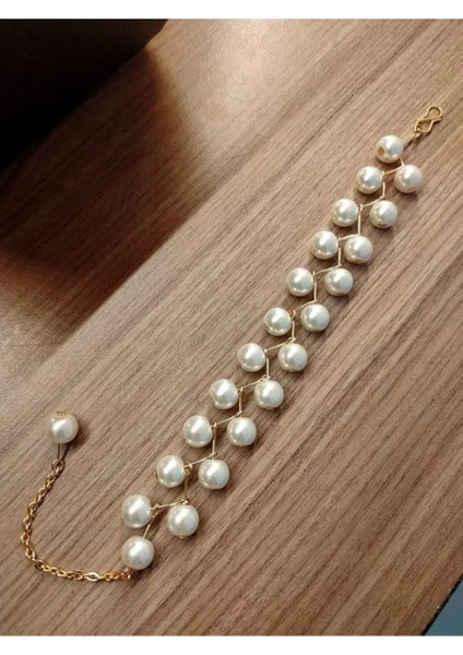 Şıklığınızı Tamamlayacak Altın Renk Inci Bileklik