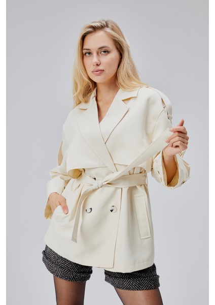 Oversize Ekru Rüzgarlık Detaylı Beli Kuşaklı Trençkot