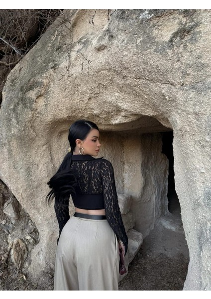 Sırtı ve Kolları Güpürlü Agraflı Korse Bluz fırsatları