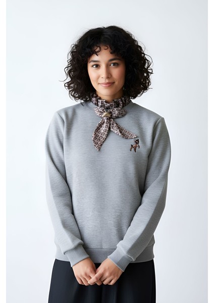 Kadın Fular Detaylı Tokalı Oversize Sweatshirt fiyatları