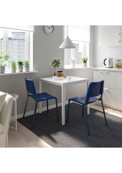 Plastik Sandalye, Mavi fırsatları