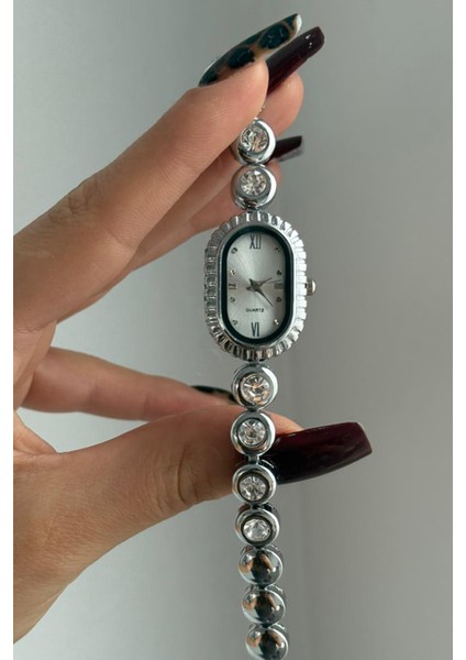 Misse Model Yuvarlak Kristal Taşlı Vintage Gümüş Kadın Kol Saati fiyatları