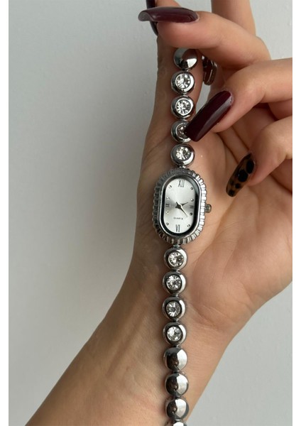 Misse Model Yuvarlak Kristal Taşlı Vintage Gümüş Kadın Kol Saati