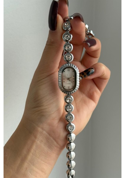 Misse Model Yuvarlak Kristal Taşlı Vintage Gümüş Kadın Kol Saati