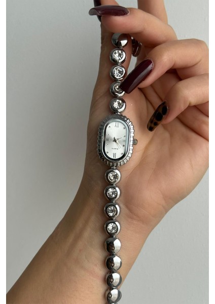 Misse Model Yuvarlak Kristal Taşlı Vintage Gümüş Kadın Kol Saati