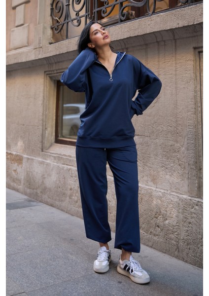Kadın Yarım Fermuarlı Sweatshırt ve Paçası Lastikli Eşofman Takımı modelleri