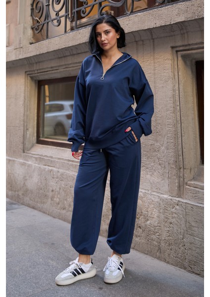 Kadın Yarım Fermuarlı Sweatshırt ve Paçası Lastikli Eşofman Takımı indirimleri