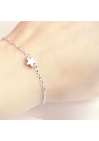 Şıklığı ve Zarafeti Bir Araya Getiren Yıldız Zincir Bileklik