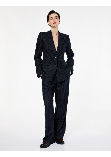 x Melis Ağazat - Cepli Pile Detaylı Çizgili Düz Bol Paça Kumaş Pantolon