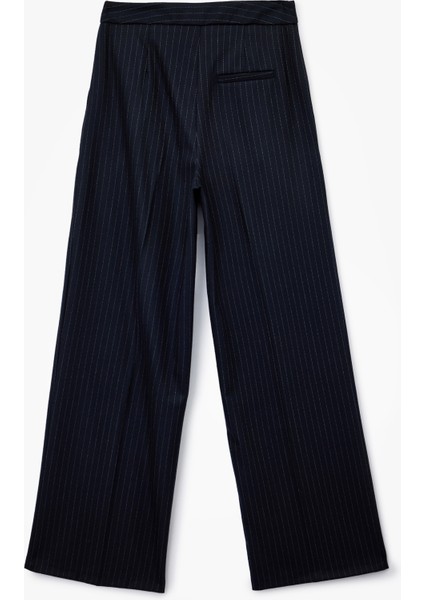 x Melis Ağazat - Cepli Pile Detaylı Çizgili Düz Bol Paça Kumaş Pantolon fırsatları