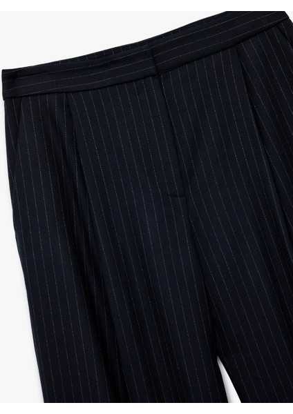 x Melis Ağazat - Cepli Pile Detaylı Çizgili Düz Bol Paça Kumaş Pantolon indirimleri