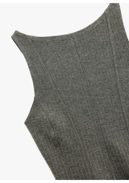 Slim Fit Kayık Yuvarlak Yaka Kolsuz Peplum Bluz modelleri