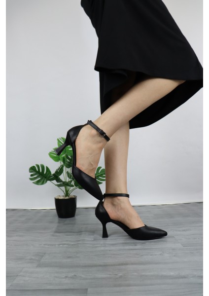 Kadın Karnıyarık Yuvarlak Agız Topuklu Ayakkabı