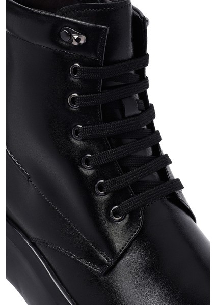 Erkek Siyah Fermuarlı Kalın Tabanlı Deri Bot 25WFD695418