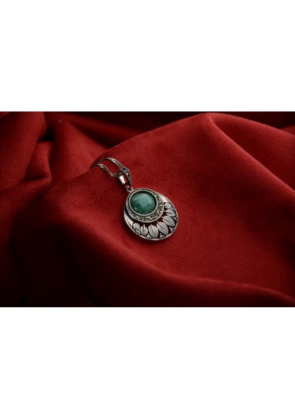 Gümüş Zincirli Yaprak Desenli Oltu Zümrüdü Kolye fırsatları