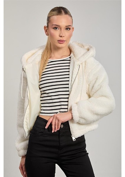 Kadın Kapüşonlu Önü Fermuarlı Peluş Crop Mont fırsatları