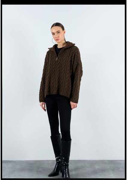 Kadın Yakası Fermuarlı Örgülü Desen Acı kahve Oversize Kazak modelleri