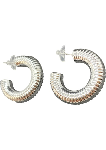 Hafif Çelik Gümüş Renk Tırtıklı Halka Model Modern Hafifliği Sizi Şaşırtacak Çelik Küpe KP2592