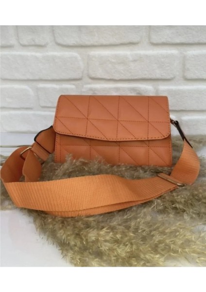 Kadın Siyah Çapraz Kapitone Çanta Capitone