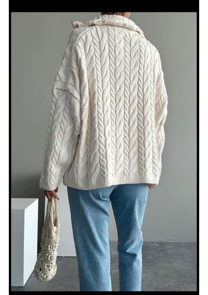 Önü yarım fermuar detaylı, Örgü model kırık beyaz kazak