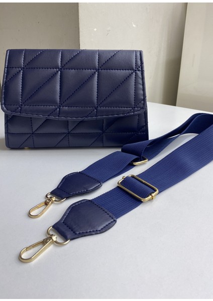 Kadın Siyah Çapraz Kapitone Çanta Capitone