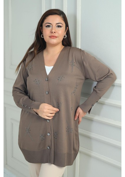 Kadın Kolları Düğme Detaylı Zımbalı Büyük Beden Uzun Hırka