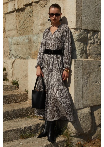 Kadın Zebra Desen TN026 Yaka Bağlamalı Desenli Uzun Şifon Elbise