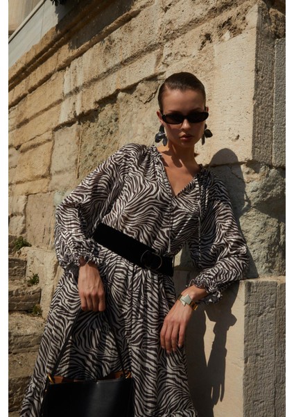 Kadın Zebra Desen TN026 Yaka Bağlamalı Desenli Uzun Şifon Elbise modelleri