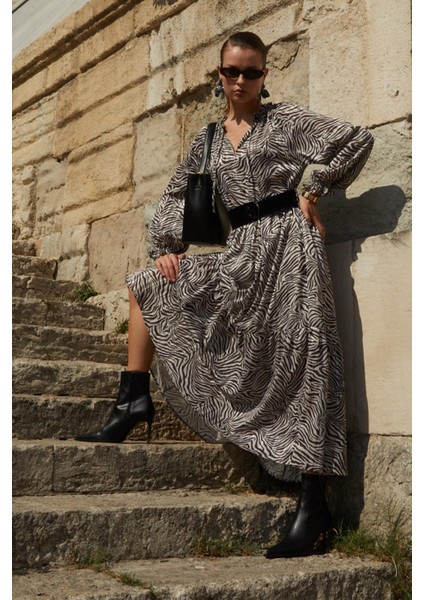 Kadın Zebra Desen TN026 Yaka Bağlamalı Desenli Uzun Şifon Elbise indirimleri