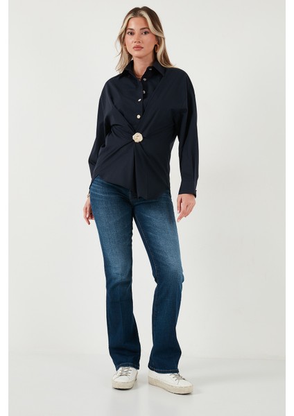 Pamuklu Regular Fit Broş Detaylı Uzun Kollu Gömlek Bayan Gömlek 6834990 fiyatları