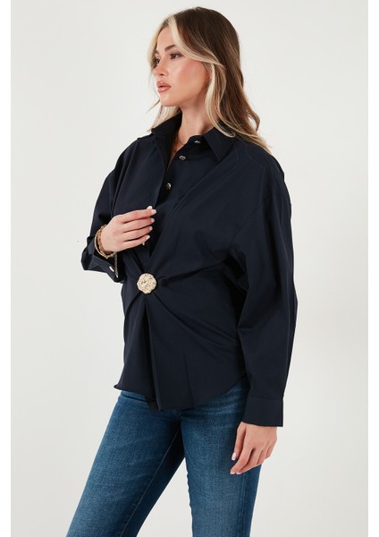 Pamuklu Regular Fit Broş Detaylı Uzun Kollu Gömlek Bayan Gömlek 6834990 indirimleri