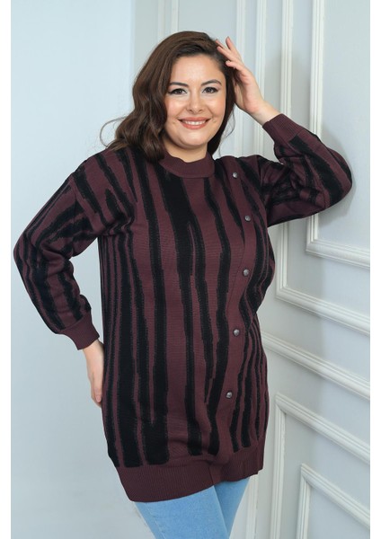Kadın Önü Düğme Detaylı Simli Boyuna Çizgili Büyük Beden Triko Tunik Kazak