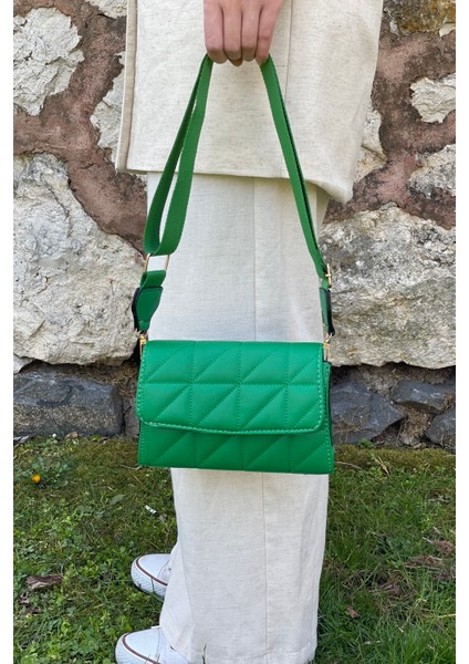 Kadın Siyah Çapraz Kapitone Çanta Capitone fiyatları