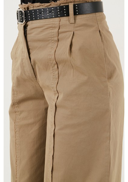 Pamuklu Relaxed Fit Geniş Paça Dikiş Detaylı Kemerli Pantolon Bayan Pantolon 68351208 indirimleri
