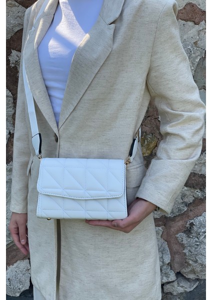 Kadın Siyah Çapraz Kapitone Çanta Capitone