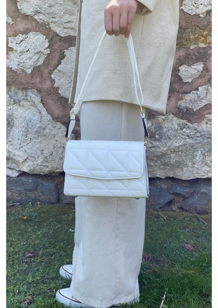 Kadın Siyah Çapraz Kapitone Çanta Capitone fiyatları